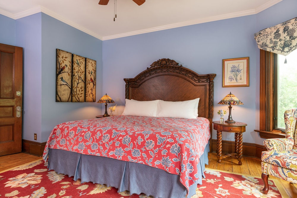 Basic Room, 1 King Bed, Accessible, Garden View photo 2