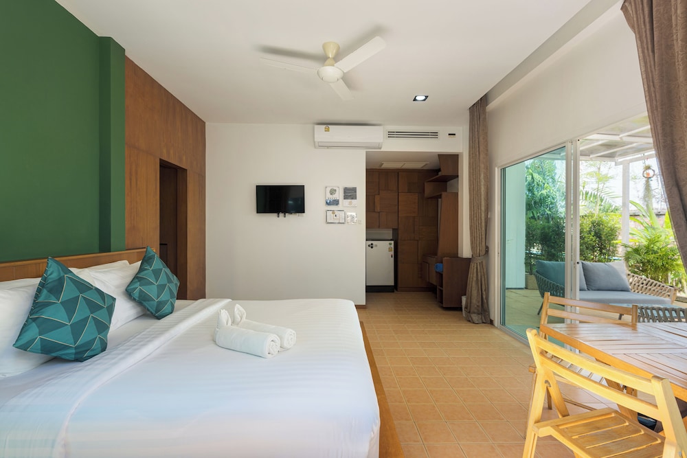 Family Bungalow, 2 Bedrooms, Pool View photo 2