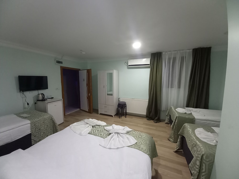Superior Quadruple Room photo 2