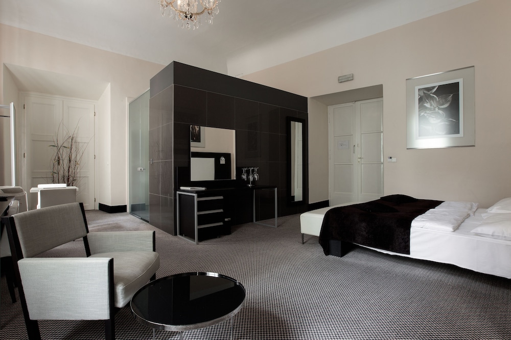 Double Room, 1 King Bed