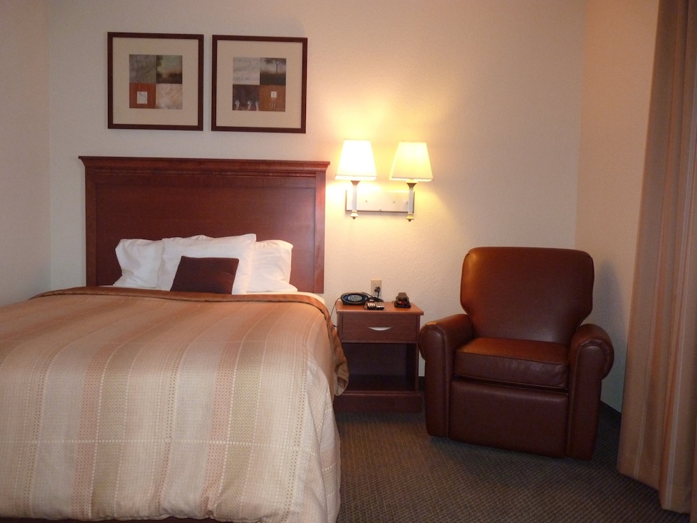 Studio Suite, 1 King Bed, Accessible (Communications) photo 2