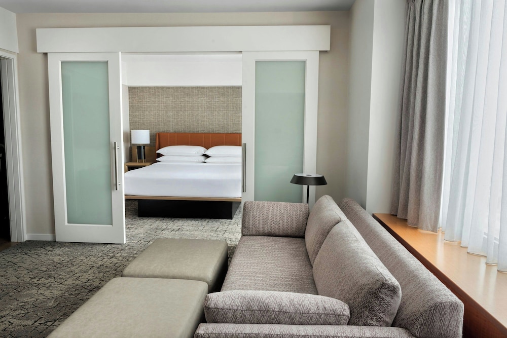 Junior Suite, 1 Double Bed (Mobility/Hearing Access, Roll-In Shwr)