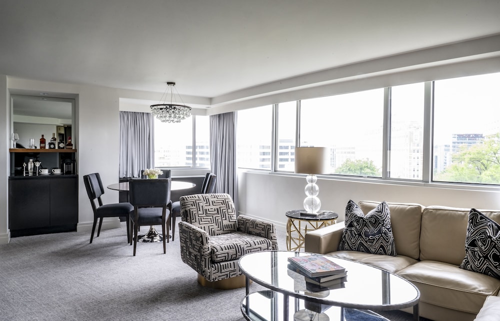 Suite, Park View - Photo 3