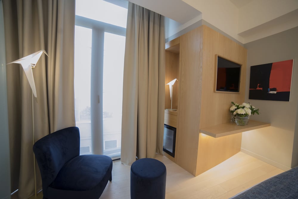 Deluxe Double Room, 1 King Bed, Non Smoking photo 3