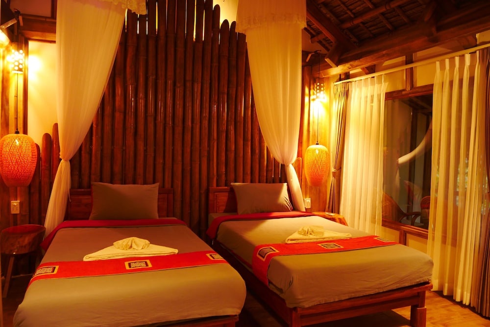 Deluxe Double or Twin Bungalow photo 3