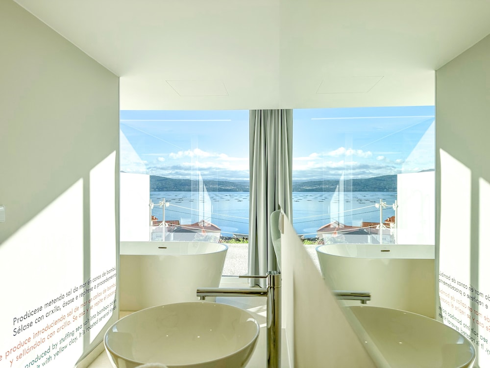 Superior Room, 1 King Bed, Terrace, Sea View photo 3