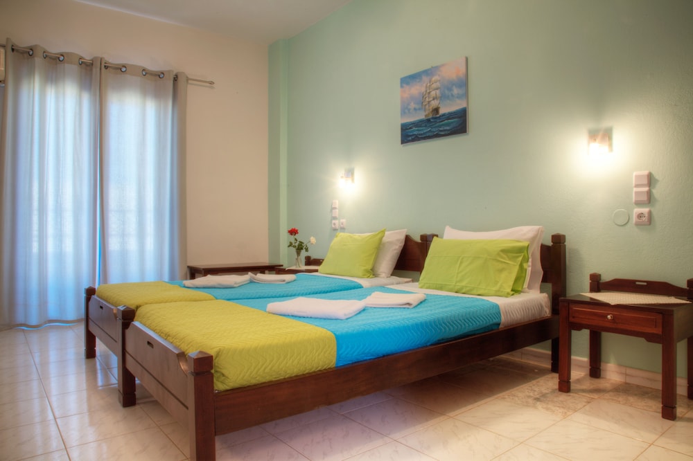 Basic Twin Room, 2 Twin Beds photo 2