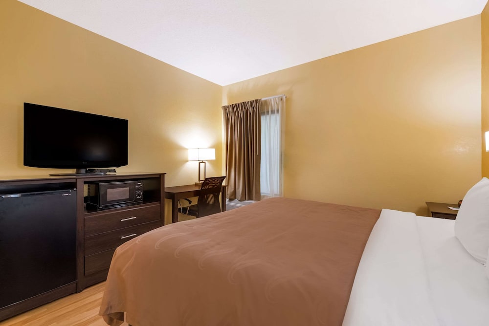 1 King Bed, Accessible photo 2