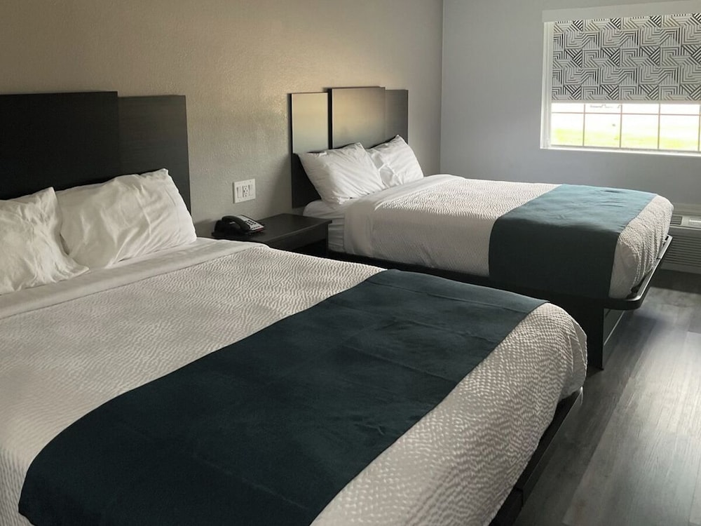 Standard Suite, 2 Queen Beds, Non Smoking, Refrigerator & Microwave - Photo 2