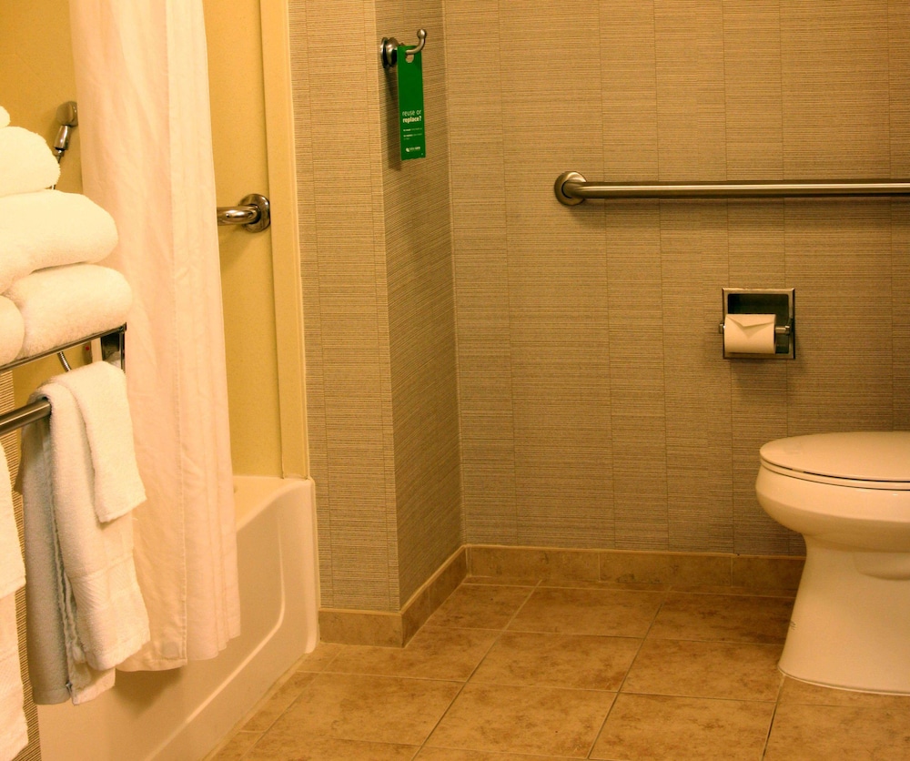 Room, 2 Queen Beds, Accessible, Non Smoking - Photo 5
