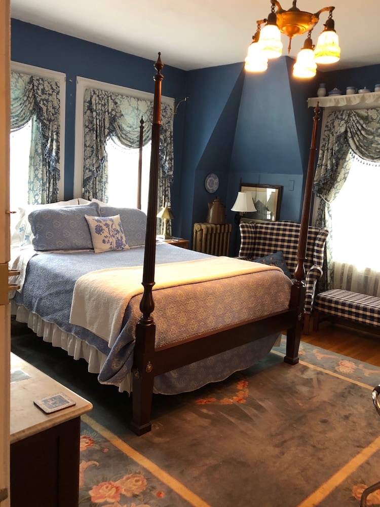 Standard Room, 1 Queen Bed