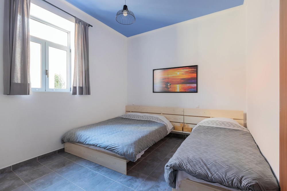 Standard Twin Room photo 2