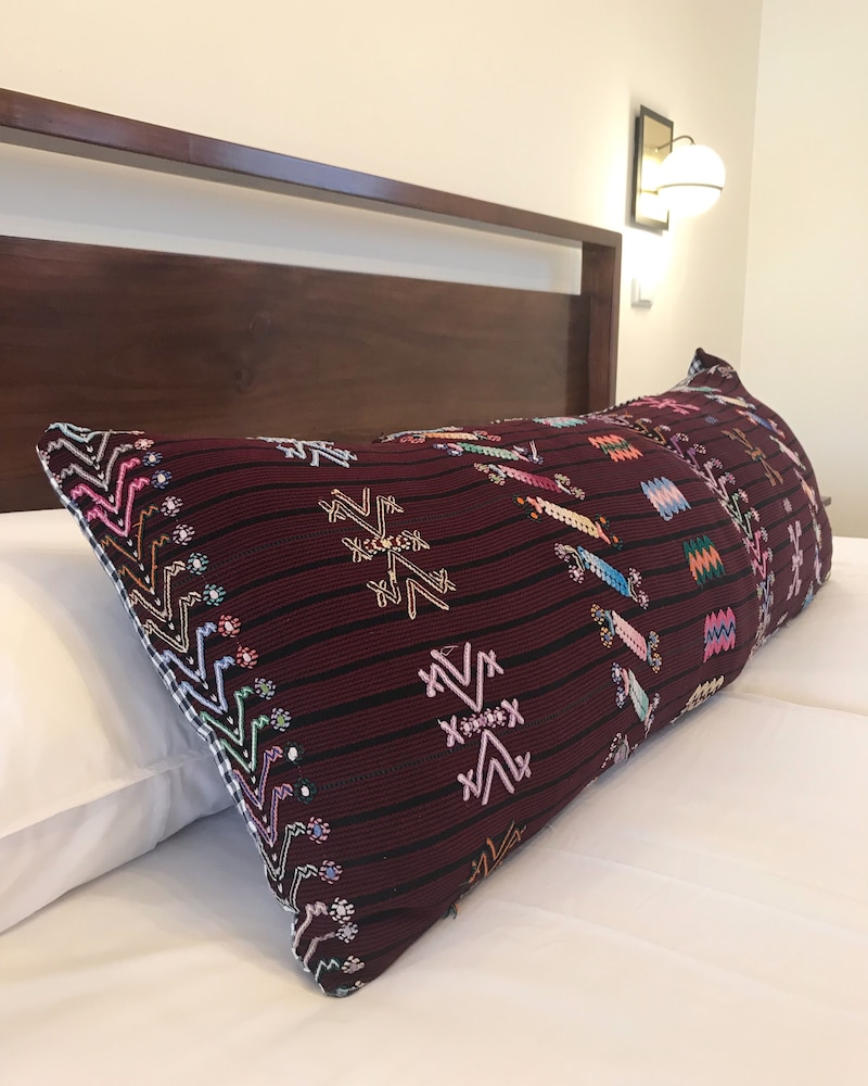 Comfort Room, 1 Queen Bed, Shared Bathroom