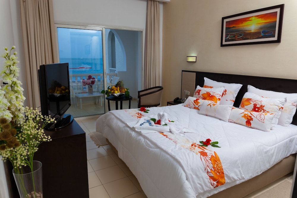 Superior Room, Sea View (with jacuzzi) photo 3