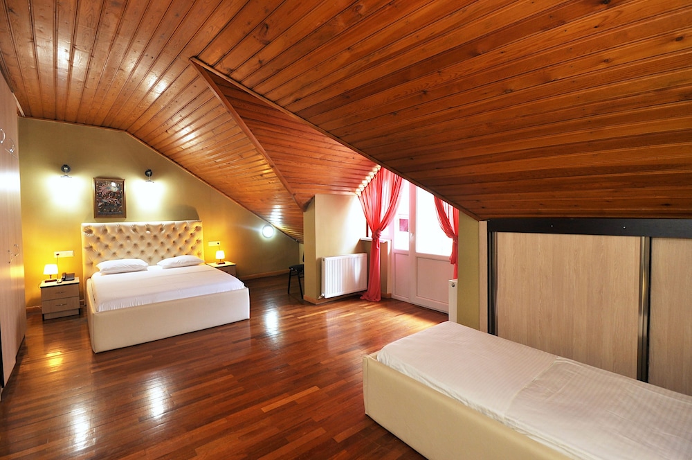 Family Triple Room (Attic) photo 3