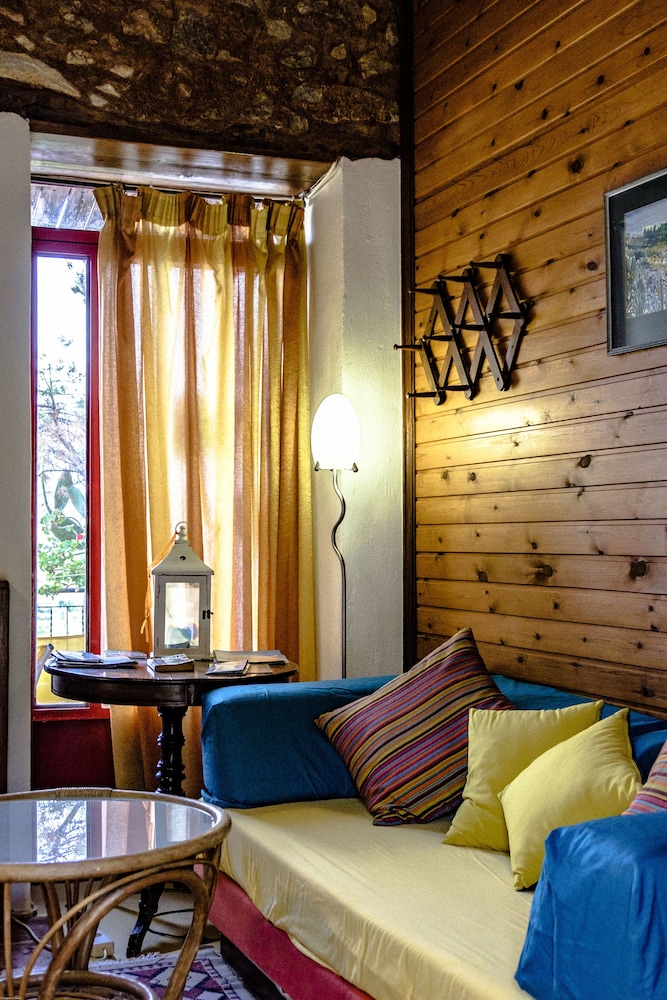 Traditional House, 2 Bedrooms
