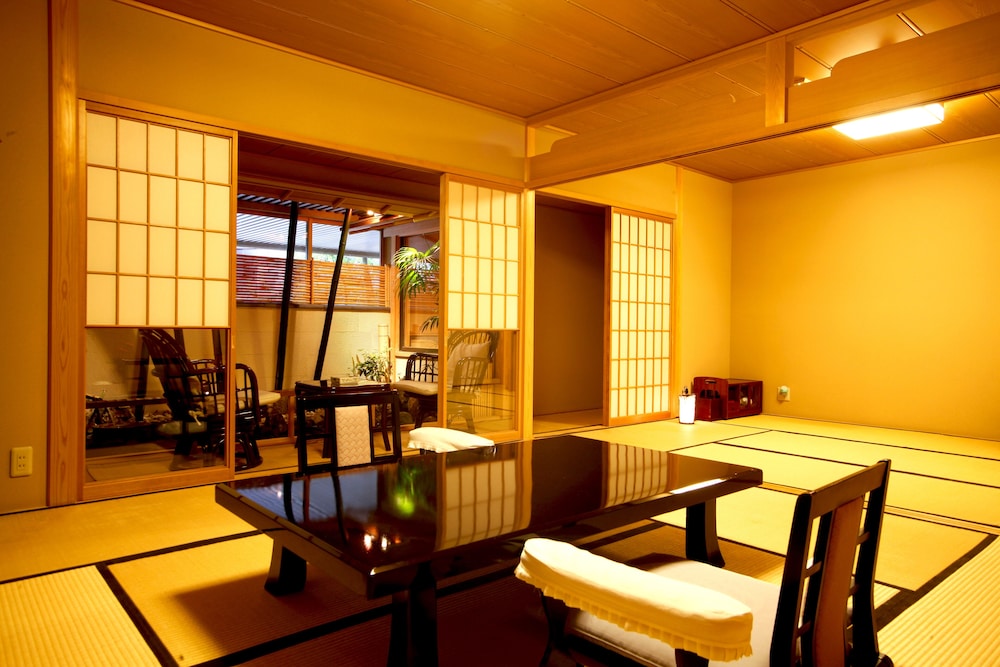 Mountain Side Japanese-Style Room with Natural Hot Springs, Non Smoking photo 2