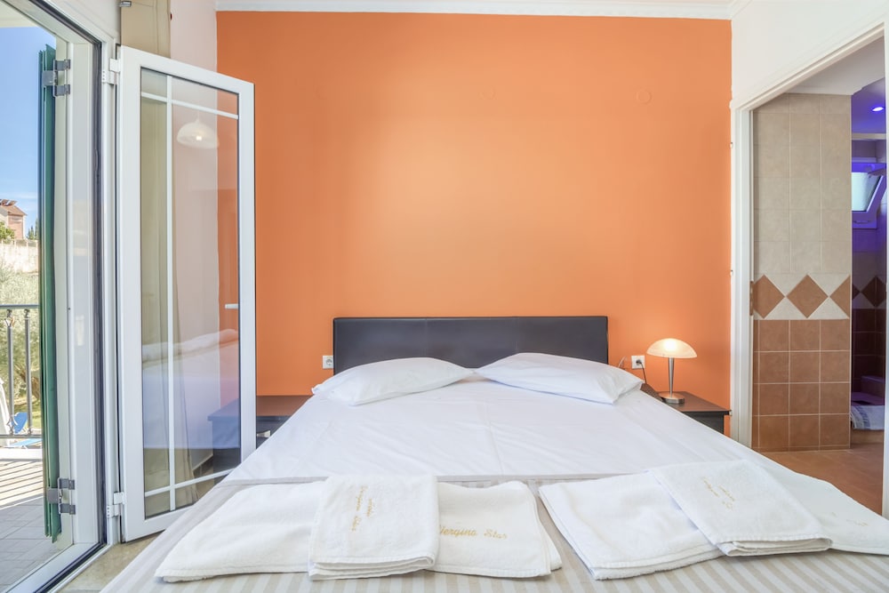 Basic Double Room photo 2