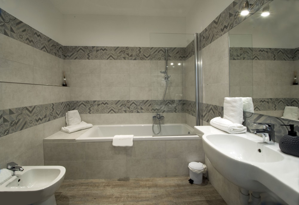 Exclusive Suite - Photo 2