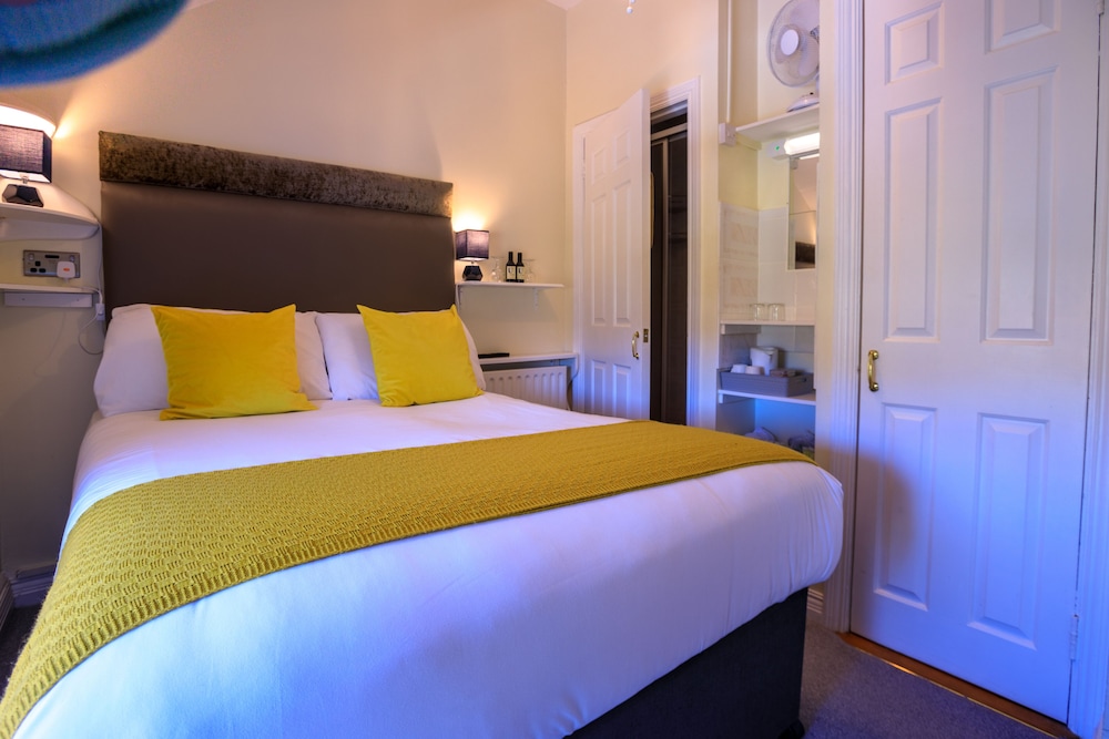Budget Double room photo 3