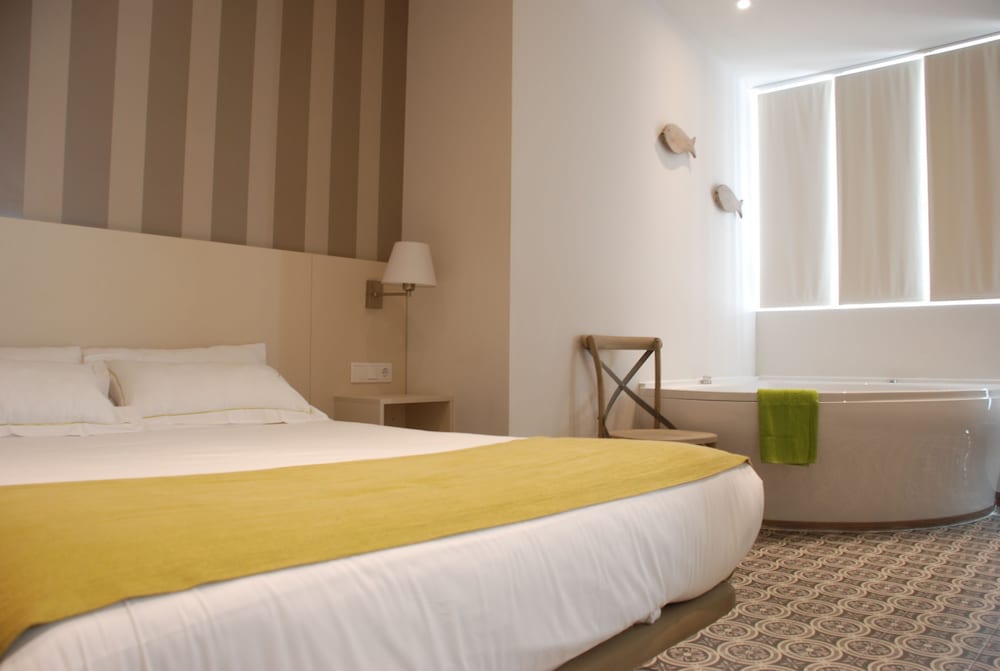 Romantic Double Room, 1 Bedroom, Hot Tub photo 3