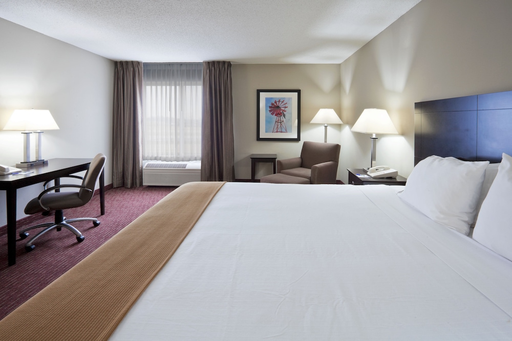 Standard Room, 1 King Bed, Accessible, Non Smoking (Communications, Mobility) - Photo 2