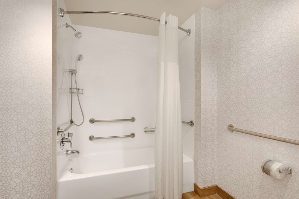 Room, 2 Queen Beds, Accessible, Non Smoking - Photo 7