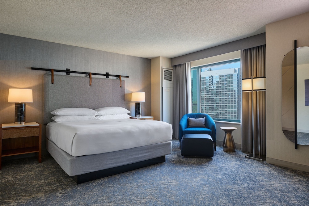 Club Room, 1 King Bed - Photo 1