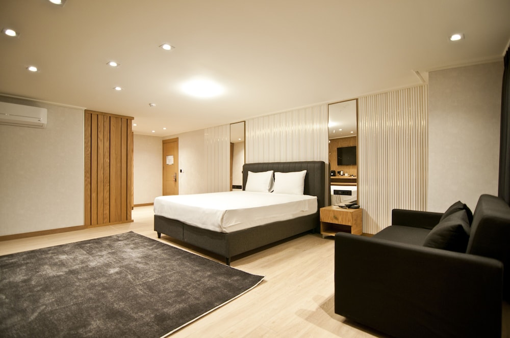 Studio Suite photo 2