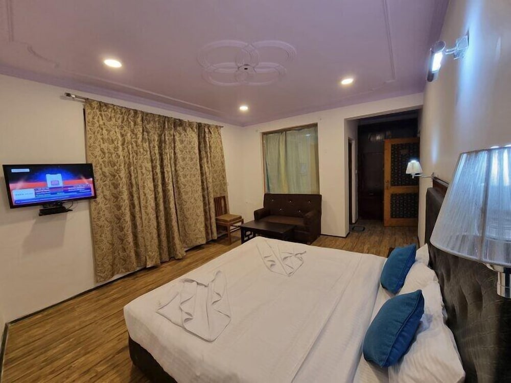 Deluxe Double Room, Balcony, Mountain View