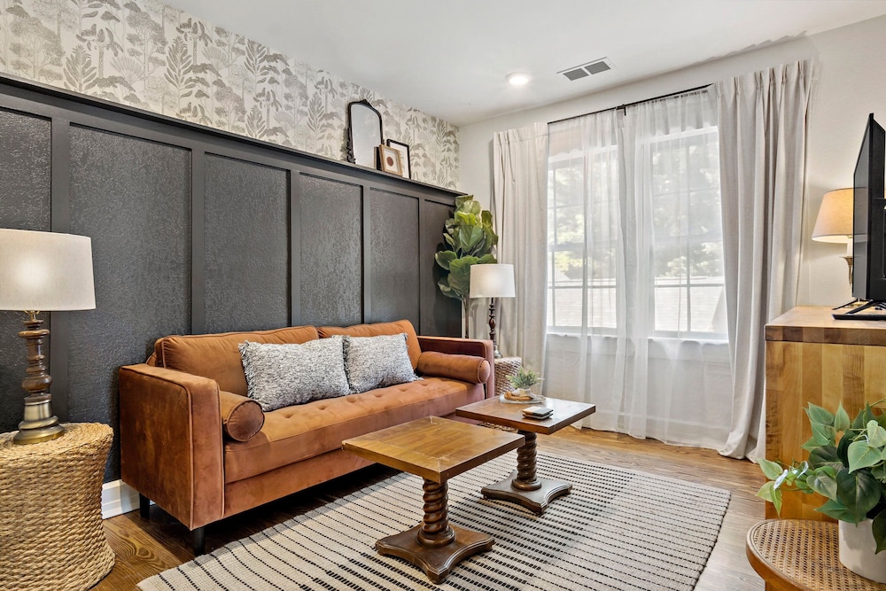 Comfort Suite, Courtyard View