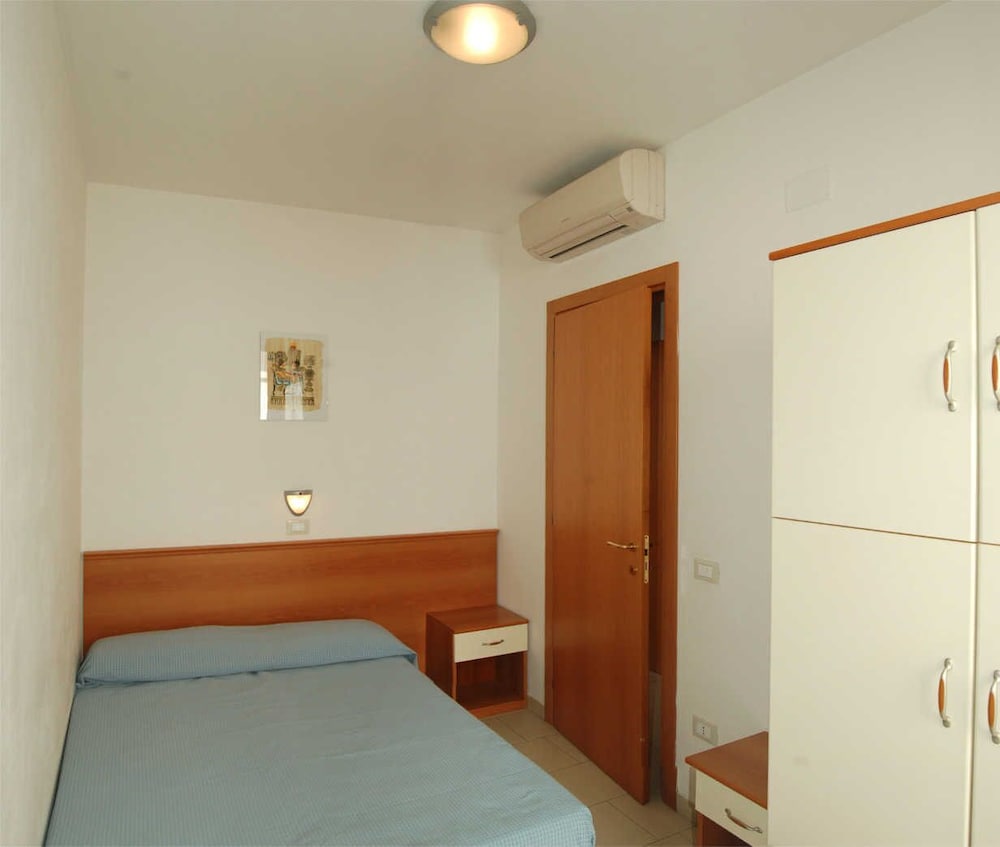 Double or Twin Room photo 2