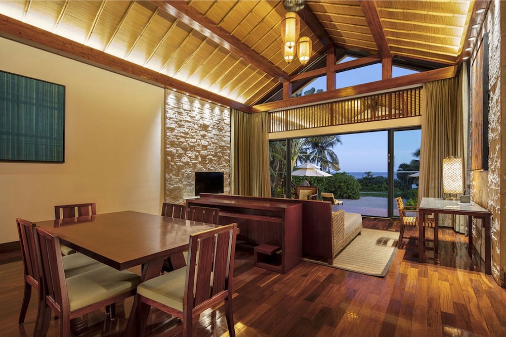 2 Bedroom Ocean View Pool Villa