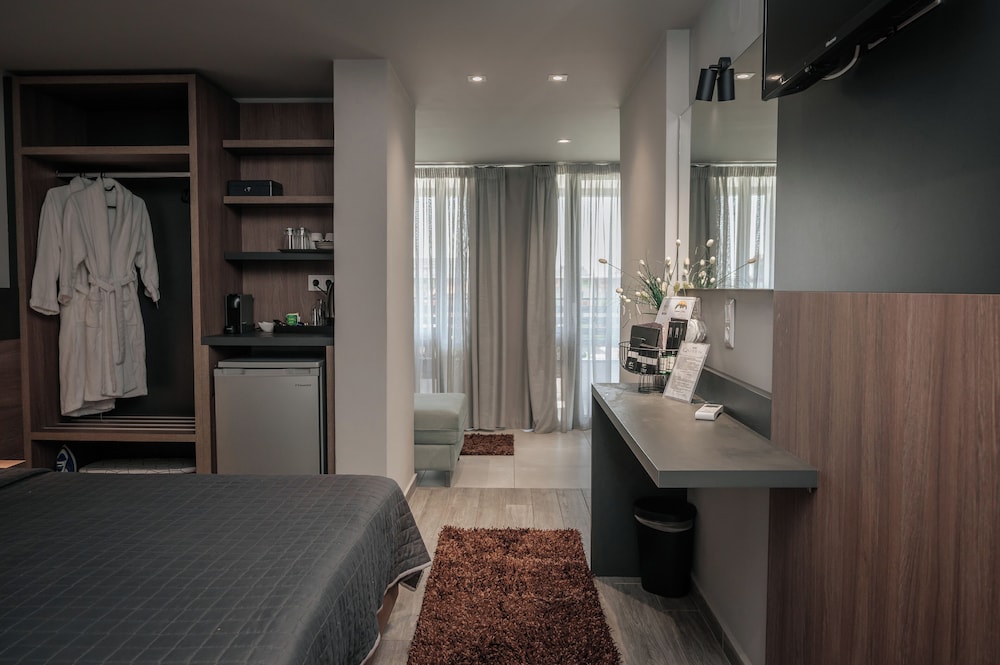 Queen Deluxe Room - Photo 12