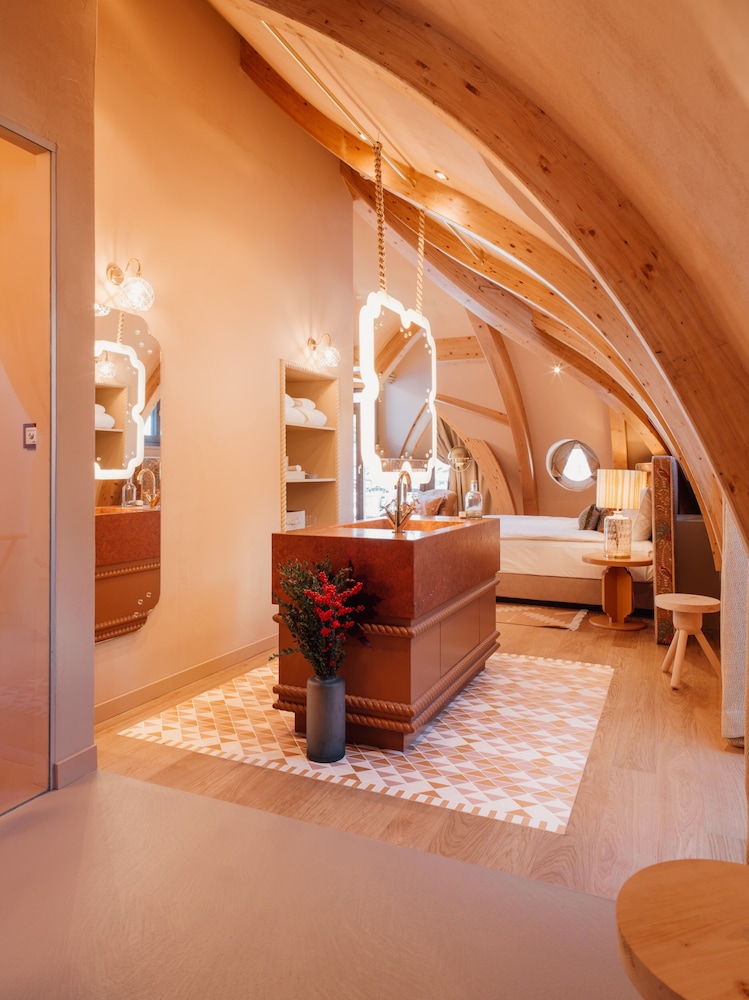 Tower Spa Suite - Photo 2