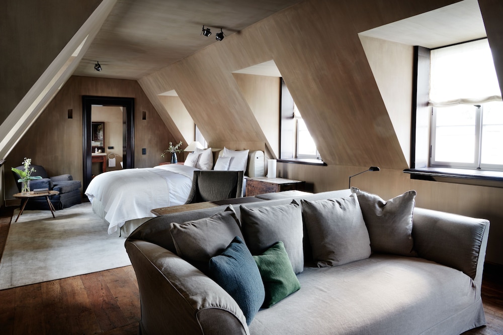 Premier Suite (Historic Chancellery)