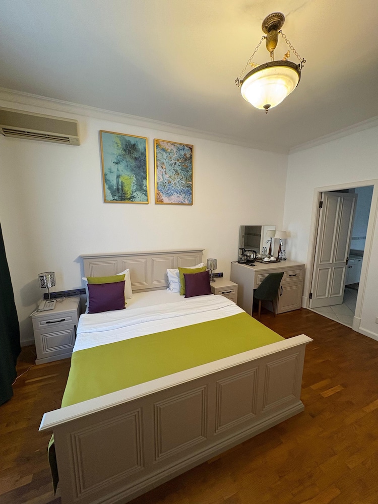 Classic Triple Room - Photo 12