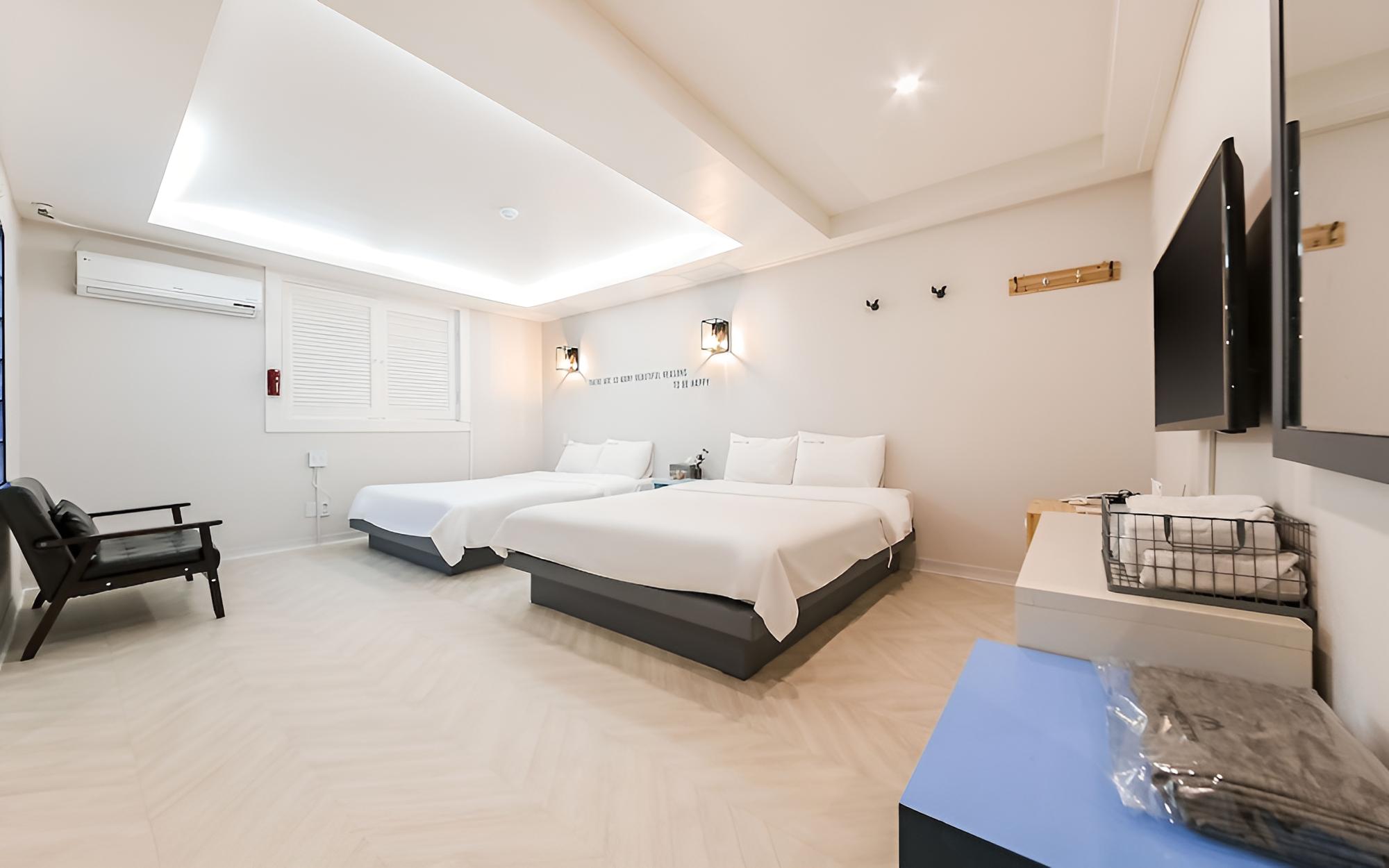 Room (Family (non-smoking double + double N) - Photo 4