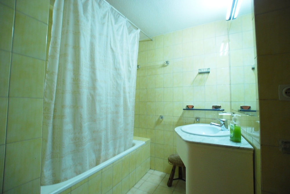 Basic Apartment, 2 Bedrooms (213) photo 2