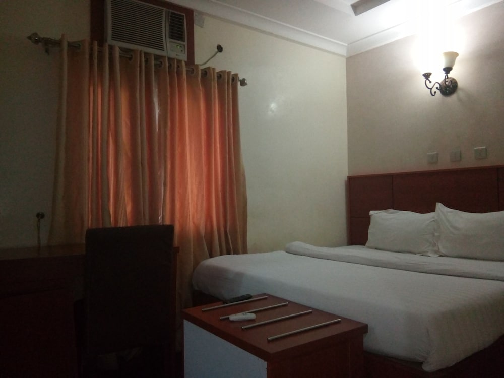 Standard Room, 1 Queen Bed, Non Smoking photo 3