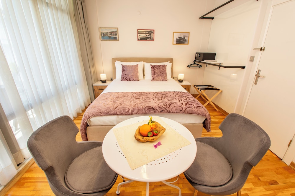 Standard Double Room, City View photo 3