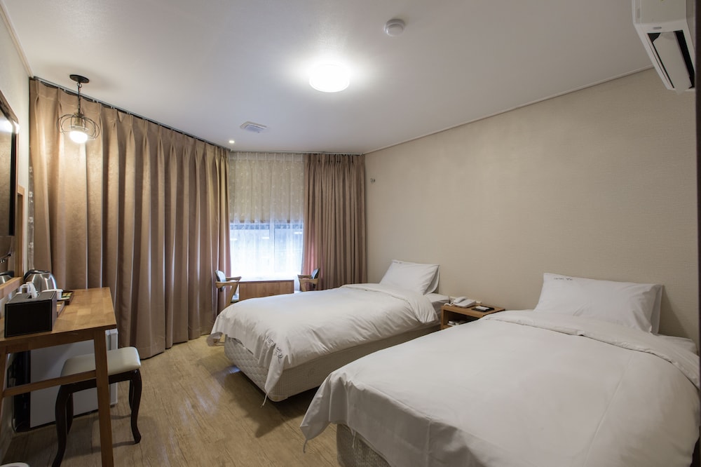 Superior Twin Room photo 2