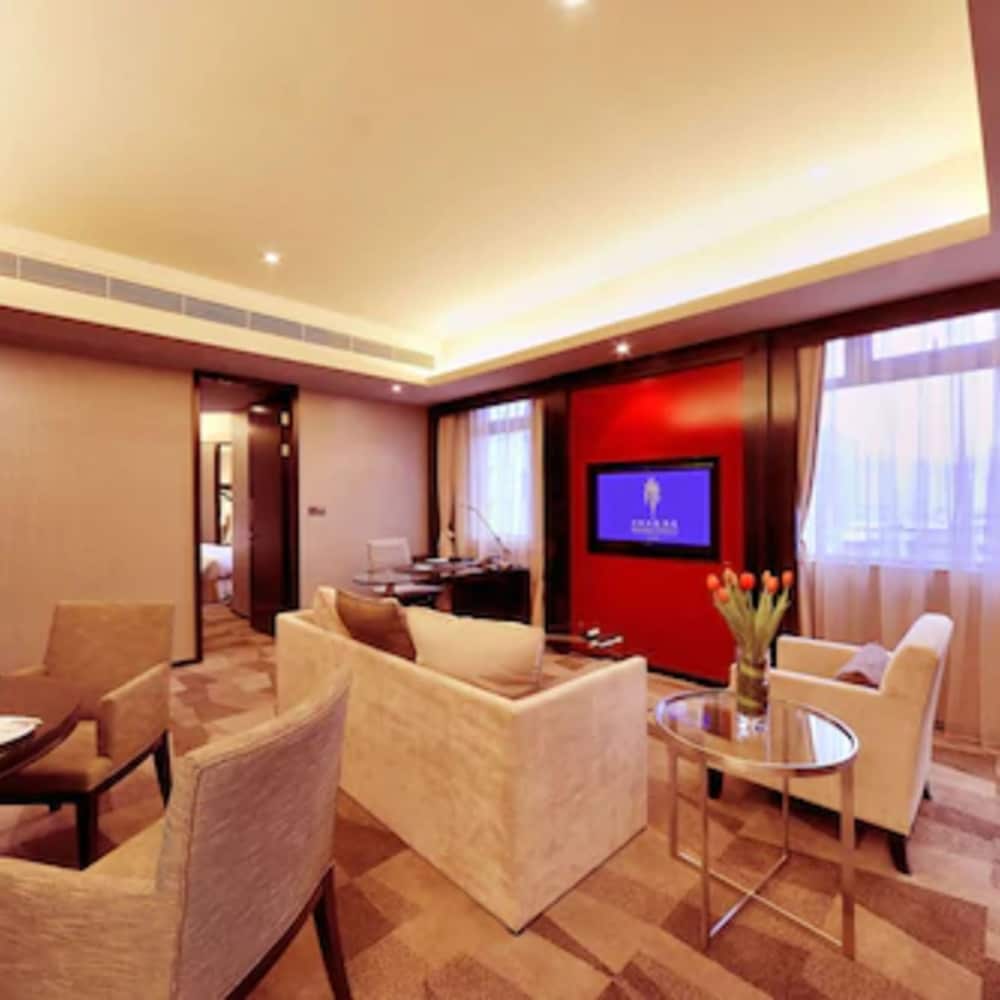 Deluxe Business Suite photo 1