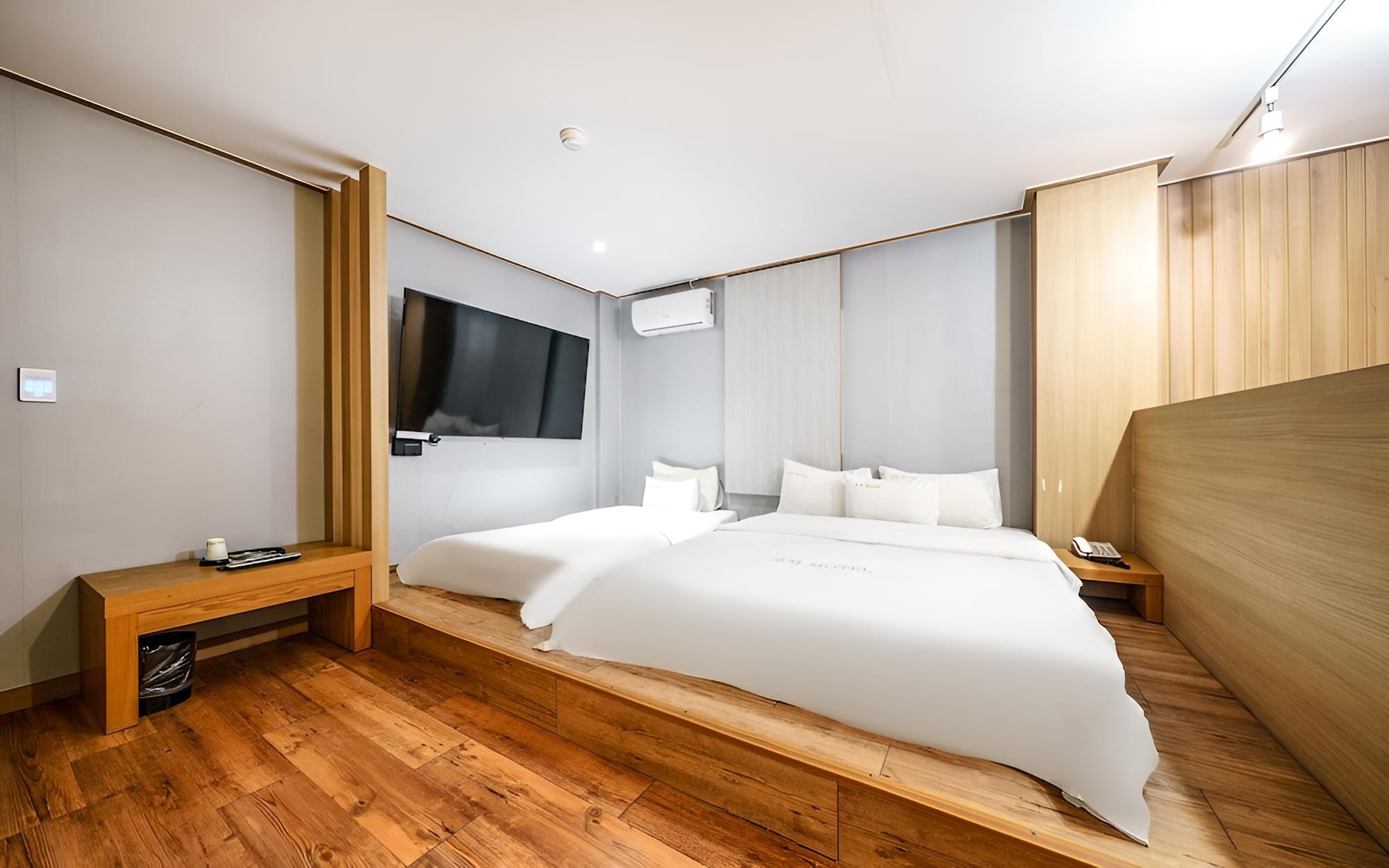 Room (Twin room (65" smart TV / Netflix ava) photo 2