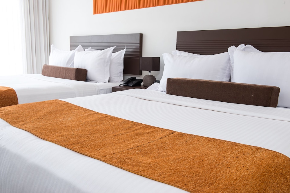 Comfort Double Room, 2 Queen Beds, Accessible, Pool View photo 1