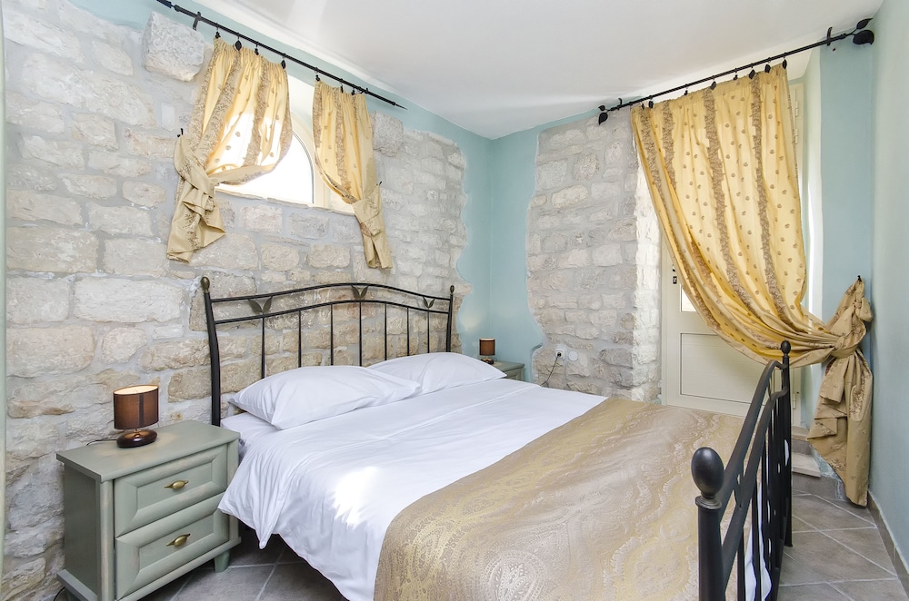 Standard Double Room - Photo 17