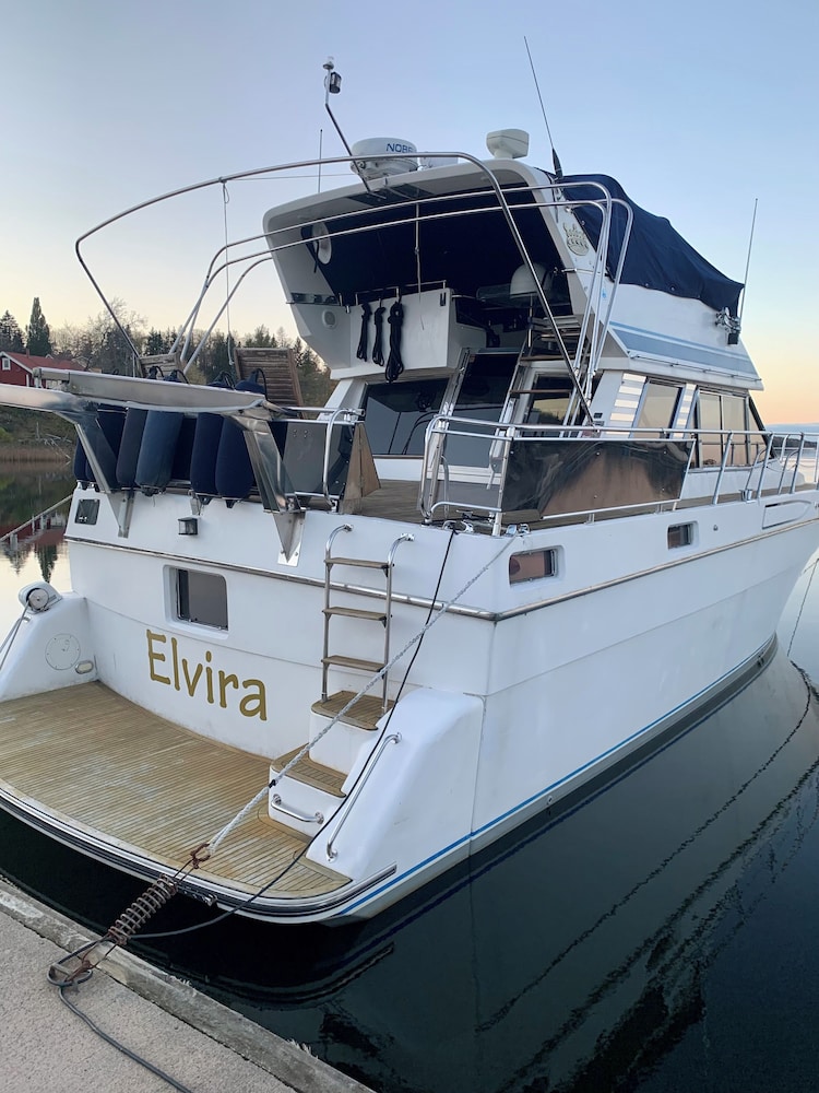 Boat with sea view photo 1