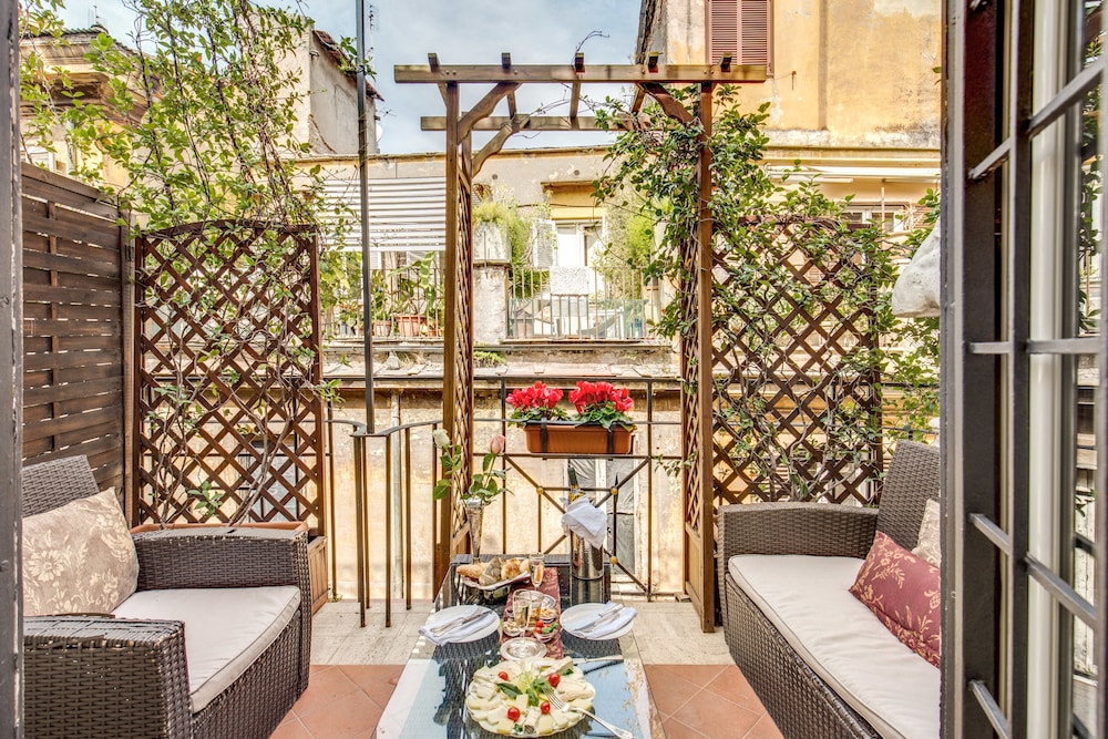 Classic Double or Twin Room, 1 King Bed, Balcony, City View photo 2