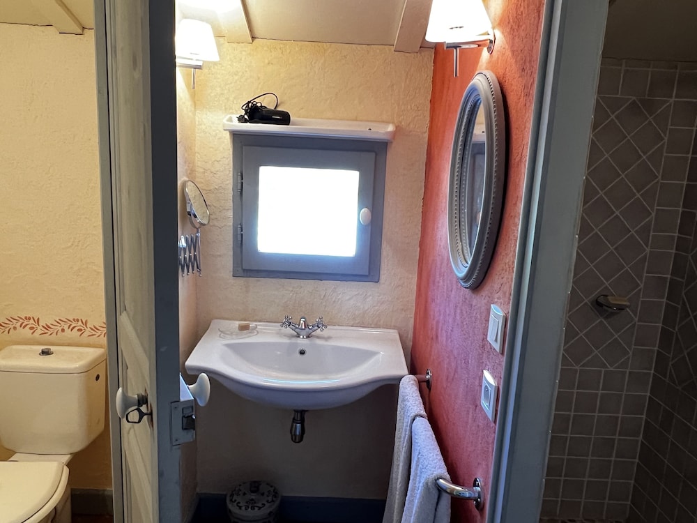 Classic Double Room, 1 Double Bed, Non Smoking, Park View (POULE) photo 3