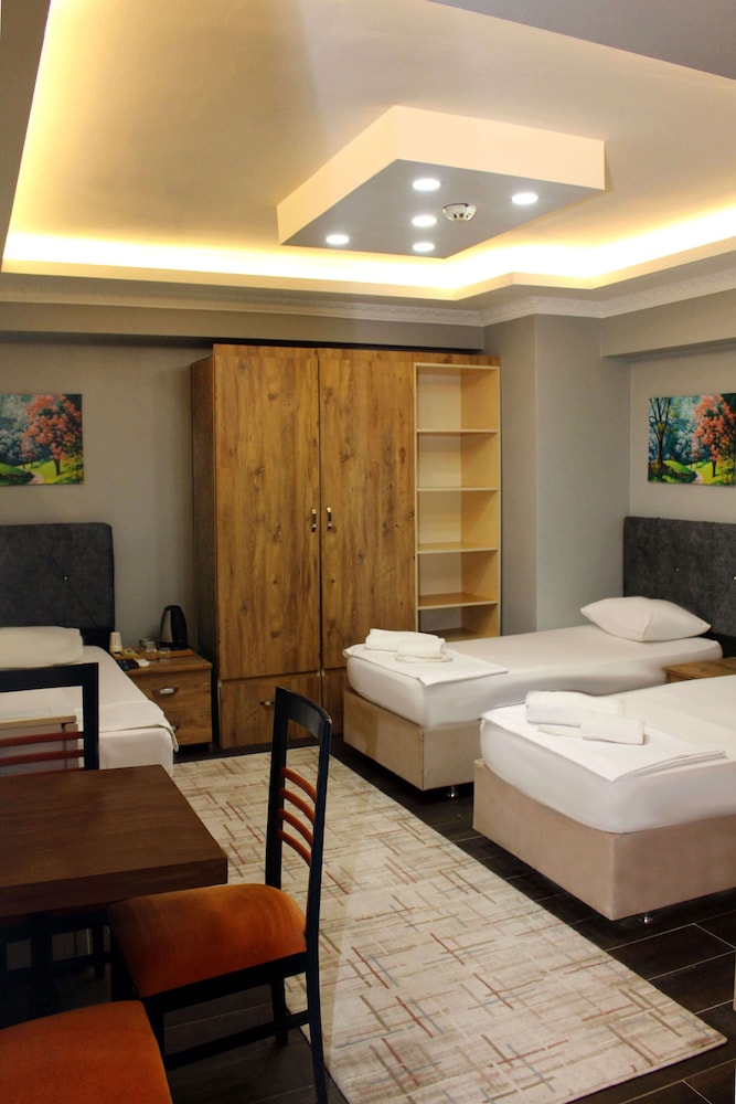 Business Quadruple Room photo 2
